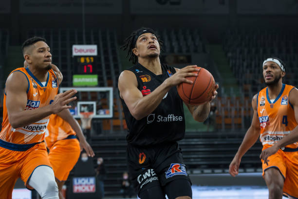 奠定了坚实 奠定了坚实